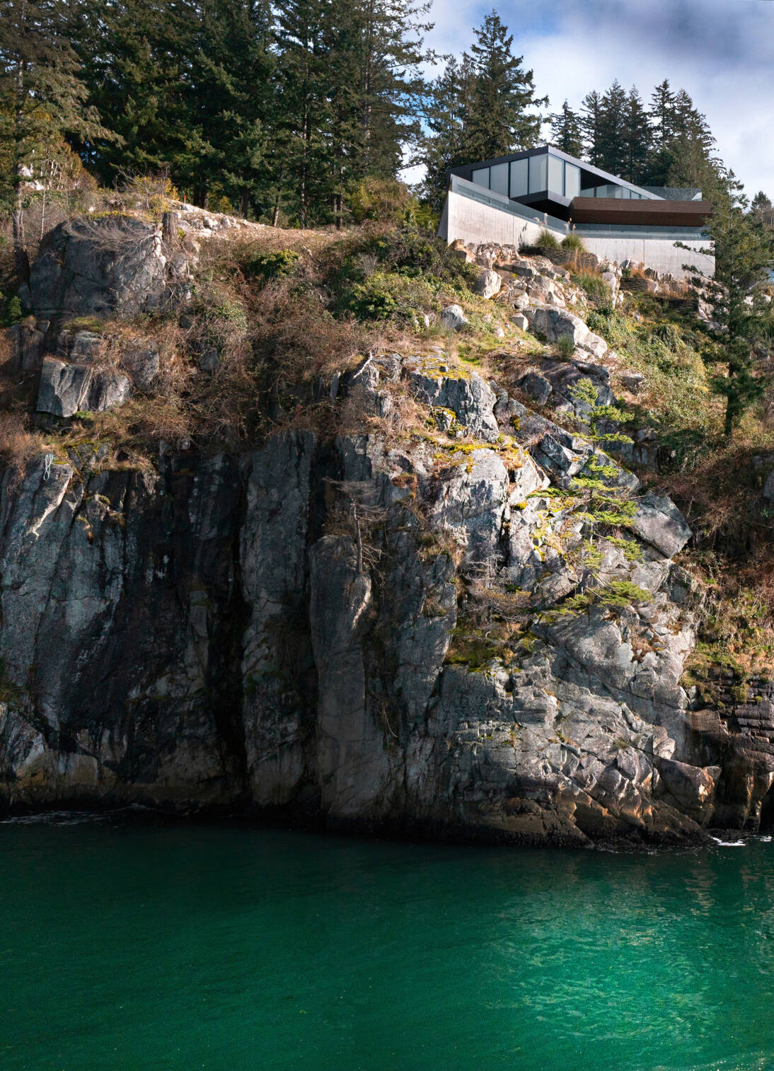 Black Cliff House, West Vancouver, BC, Canada