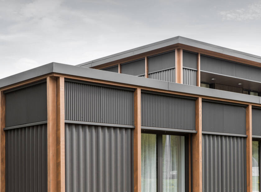 Wohnheim in 2 Gebäuden mit brauner Welleternit Fassade Wohnheim Stiftung MBF