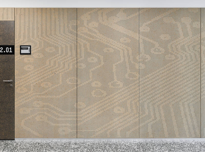 Individuelle Perforation schafft architektonische Gestaltungsfreiheit im Innenausbau BWZ Stans